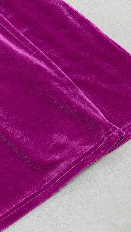 ABITO A SPINA DI PESCE IN VELLUTO CON MANICHE A LOTO TRAFORATE 