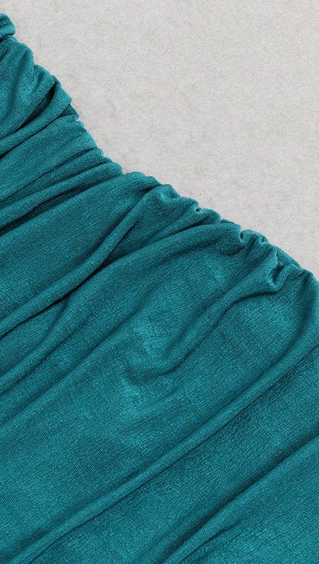 Schulterfreies, gerafftes Glitzerkleid mit Meerjungfrauen-Saum