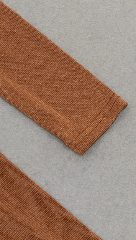 Plissiertes Wickelkleid mit Fischschwanz und Luftschlangen 