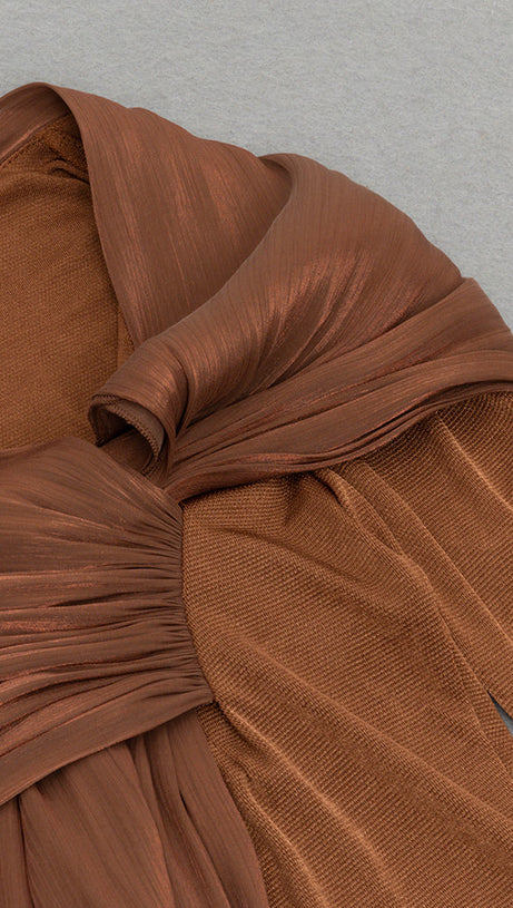 Plissiertes Wickelkleid mit Fischschwanz und Luftschlangen 