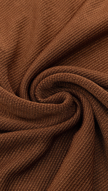 Plissiertes Wickelkleid mit Fischschwanz und Luftschlangen 