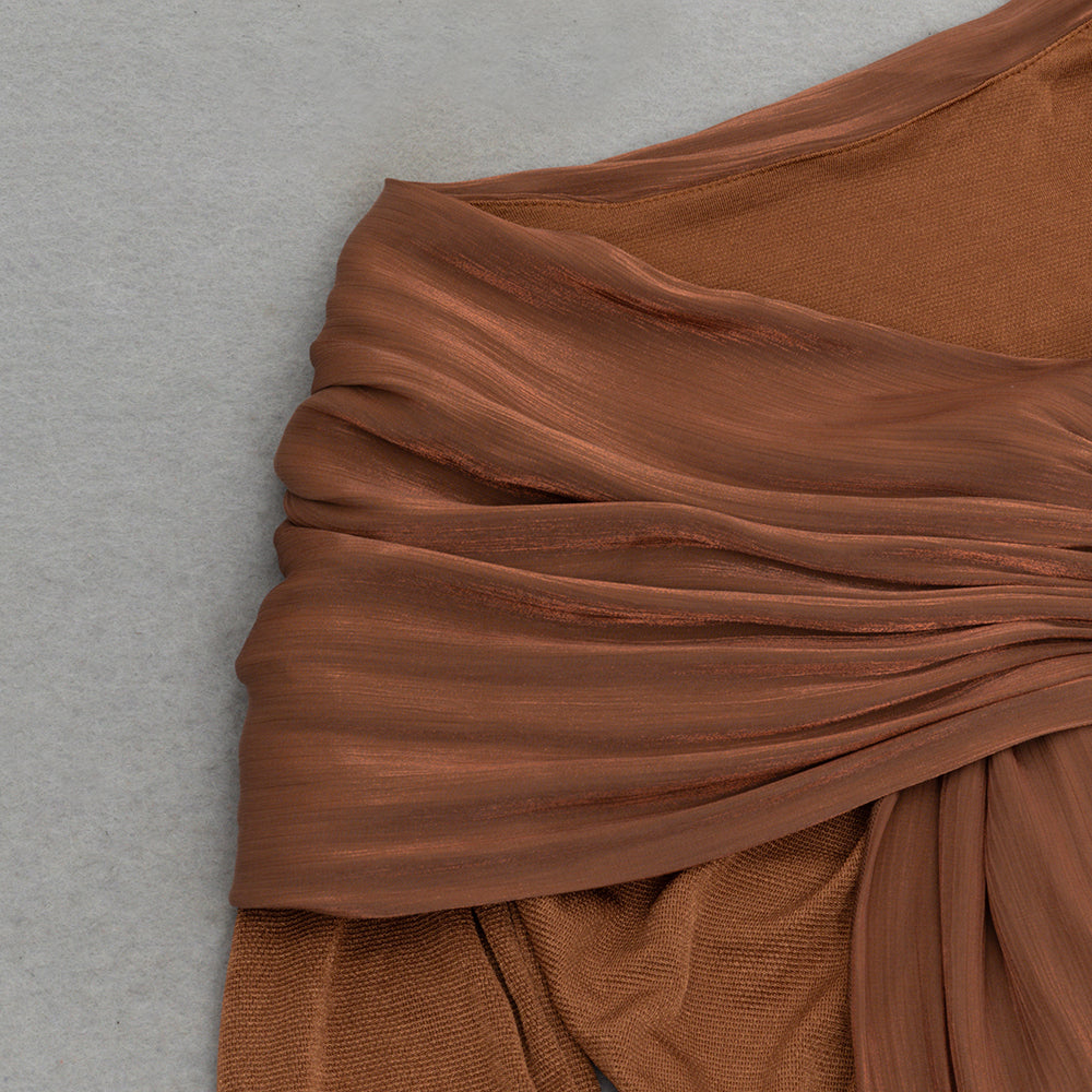Plissiertes Wickelkleid mit Fischschwanz und Luftschlangen 