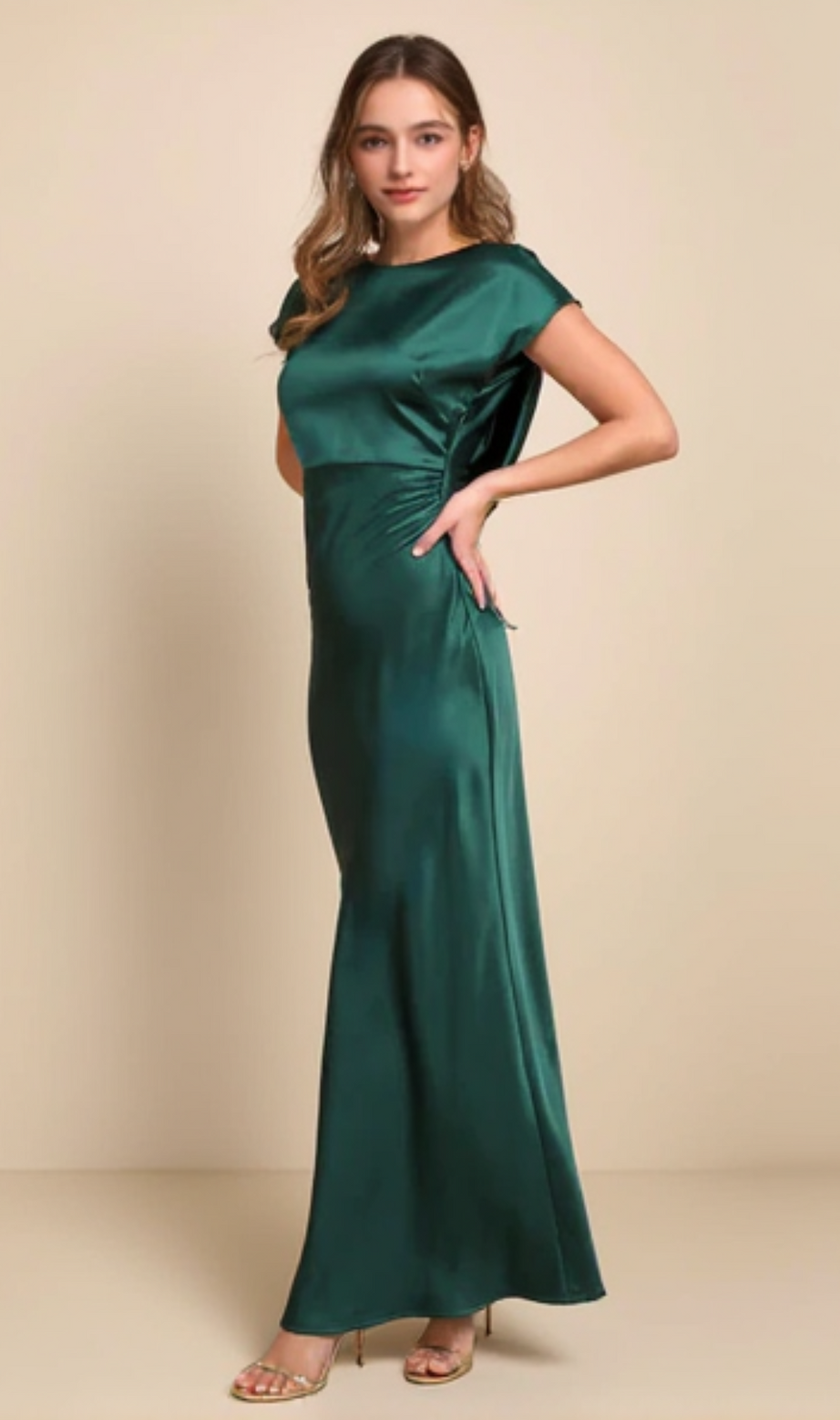 Maxikleid aus Satin mit Wasserfallausschnitt auf der Rückseite in Waldgrün