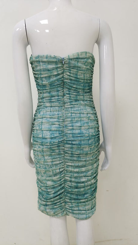 GRÜNES TRÄGERLOSES MIDIKLEID MIT RÜSCHEN 