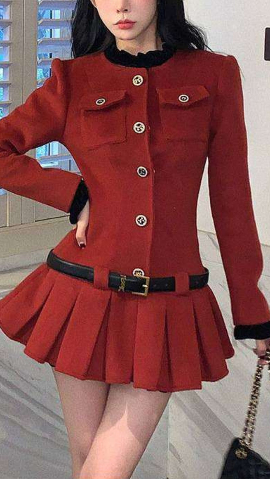 LONG SLEEVES ULTRA SHORT PLEATED DRESS IN BURGUNDY