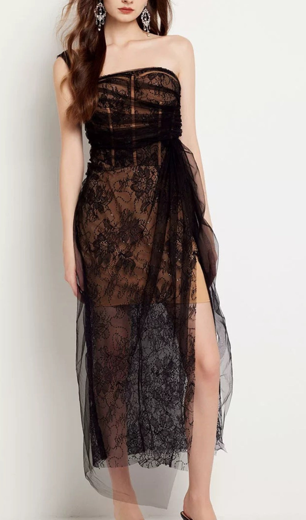 MIDIKLEID AUS MESH MIT RÜSCHEN UND EINER SCHULTER