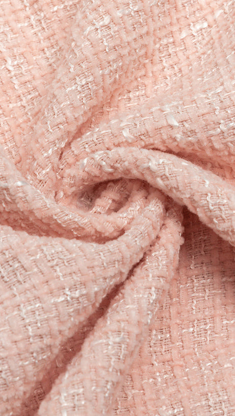 MIDIKLEID MIT ANZUGKRAGEN, METALLKNÖPFEN UND RÜSCHEN