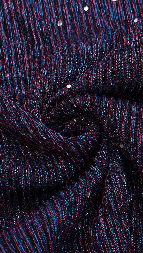 PLUS EINSCHULTERIGES, DRAPIERTES, SEITLICH GESCHLITZTES OBERSCHENKELKLEID