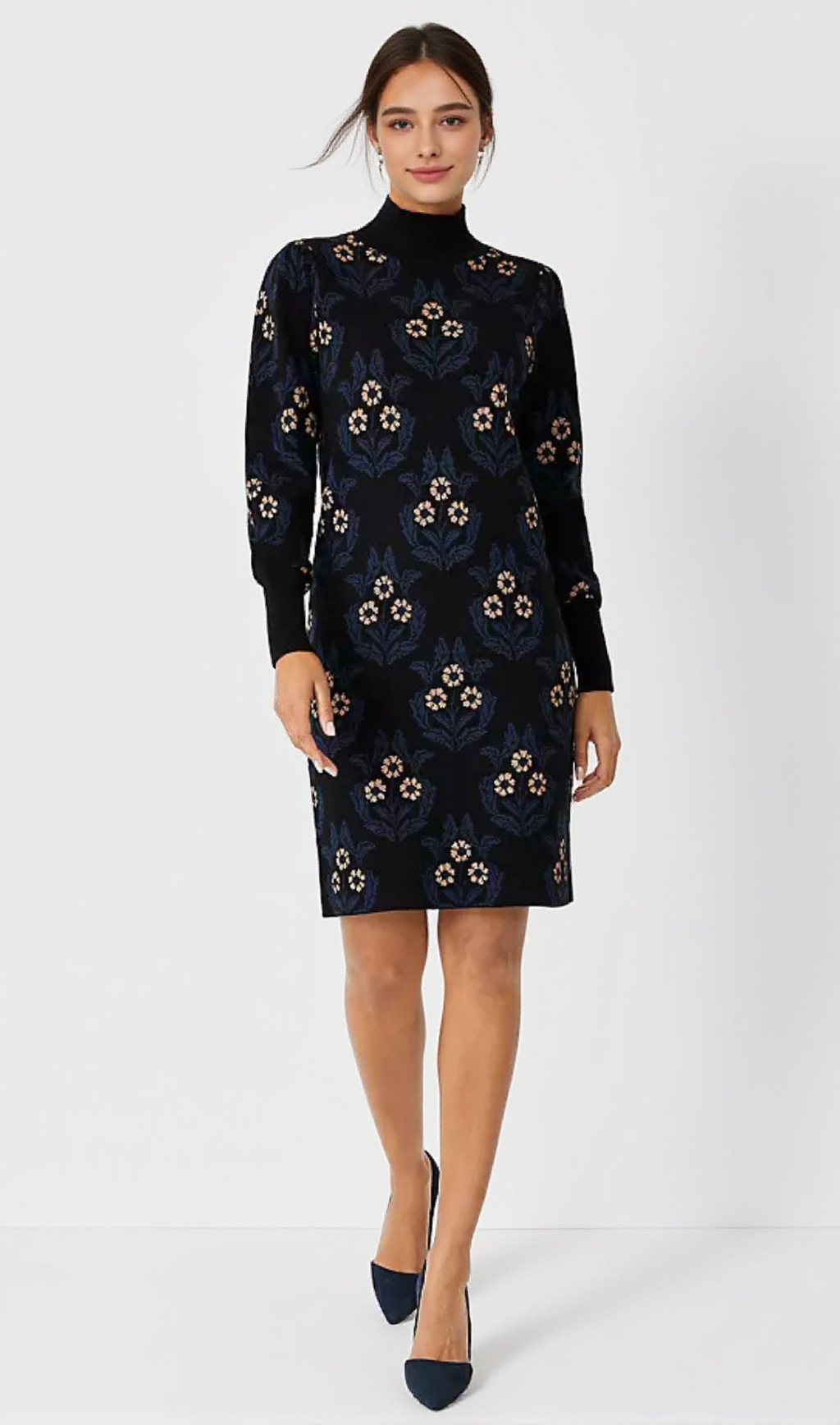 Petite – Geblümtes Pulloverkleid mit Stehkragen in Schwarz