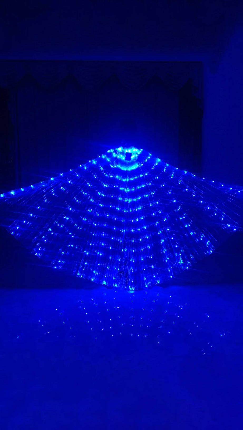 MANTELLO CON ALI DI FARFALLA A LED LIA