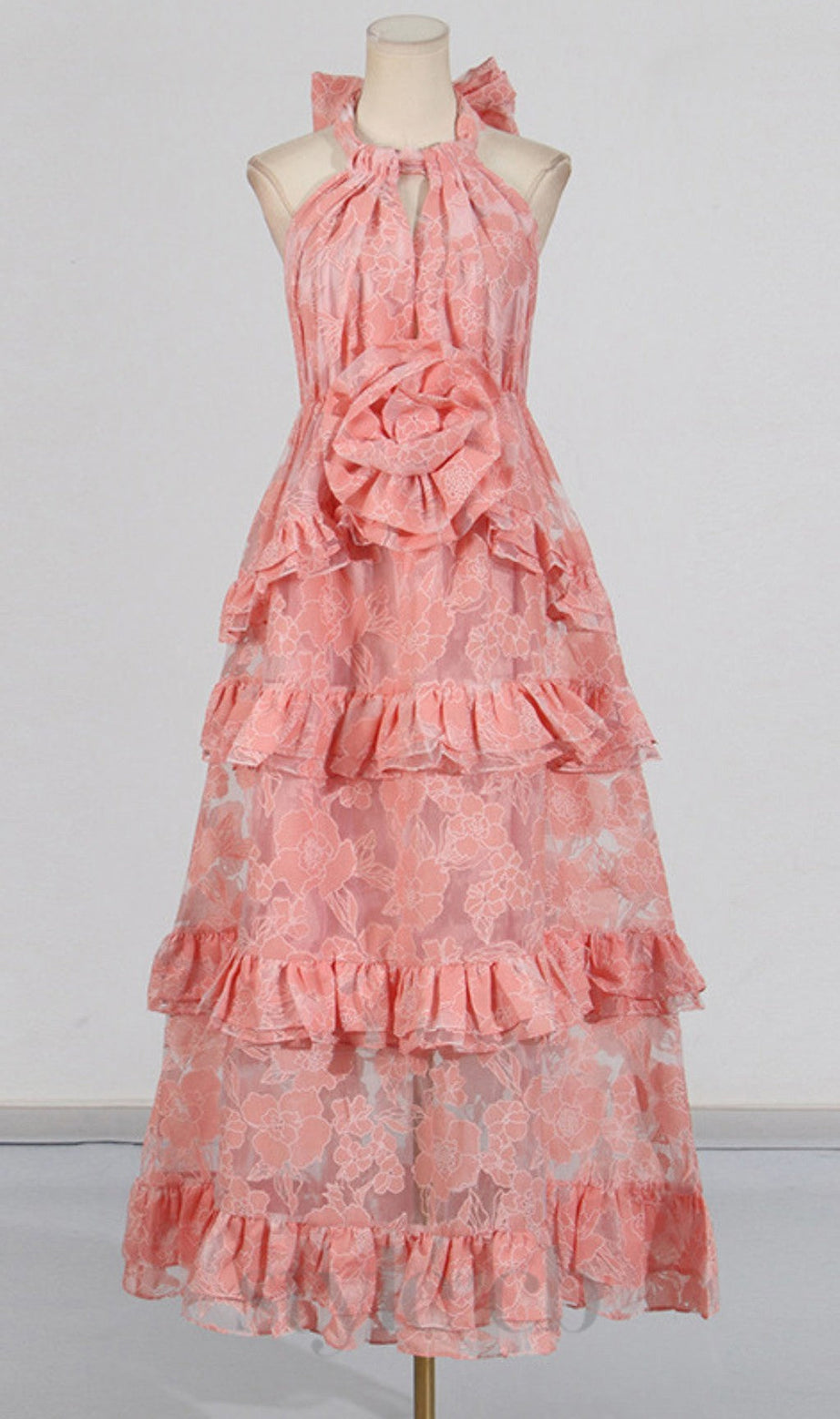Neckholder-Maxikleid mit Blumen- und Rüschenbesatz in Rosa