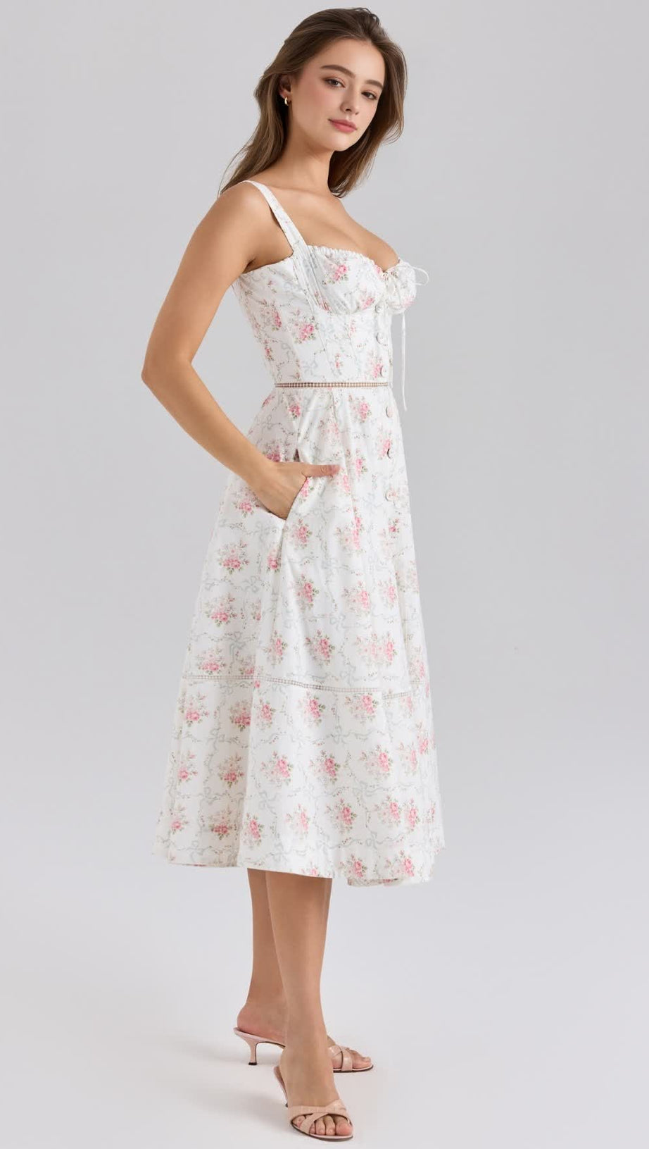 BEZAUBERNDES MIDIKLEID AUS BAUMWOLLE MIT ROSENDRUCK UND KNOPFVERSCHLUSS VORNE