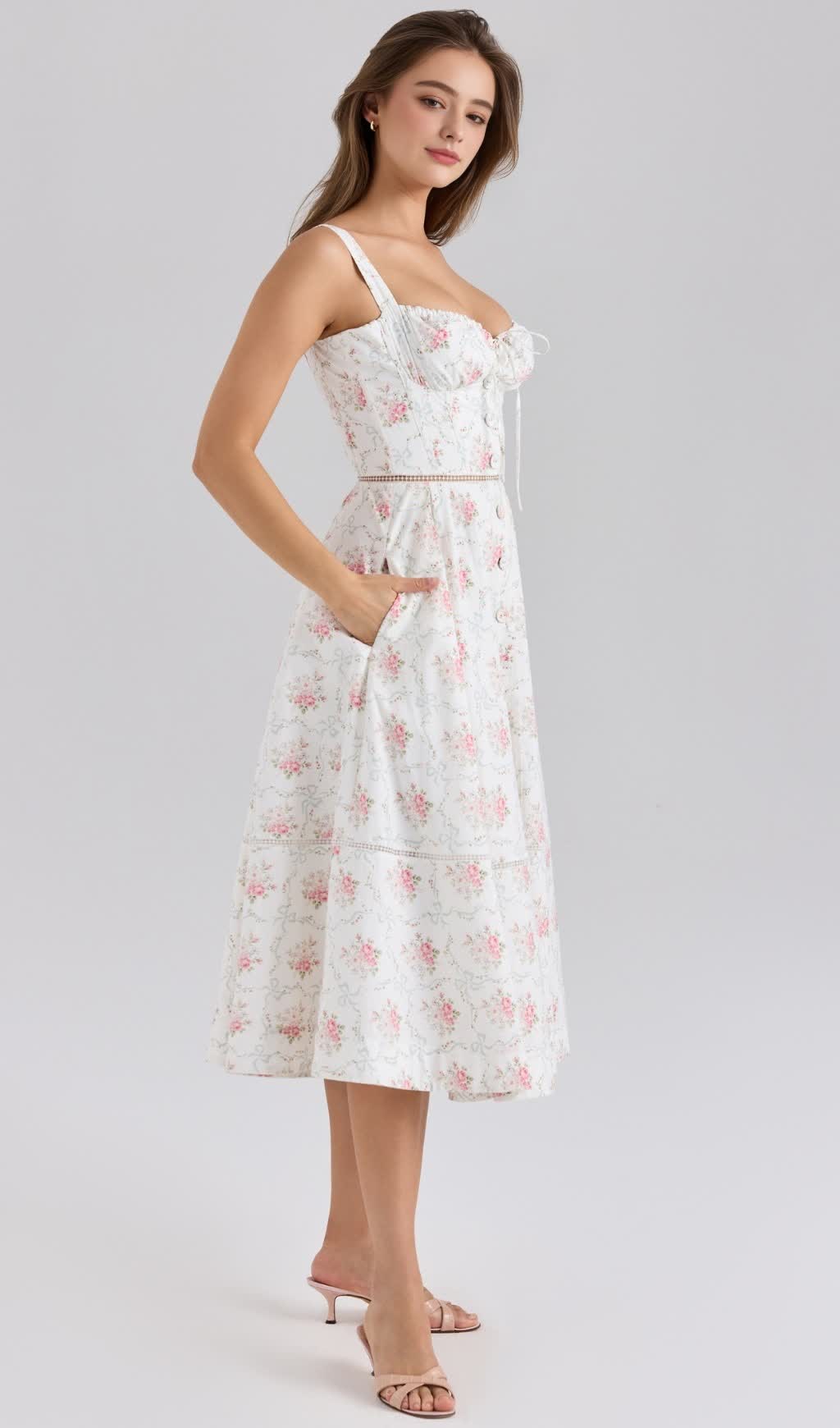 BEZAUBERNDES MIDIKLEID AUS BAUMWOLLE MIT ROSENDRUCK UND KNOPFVERSCHLUSS VORNE