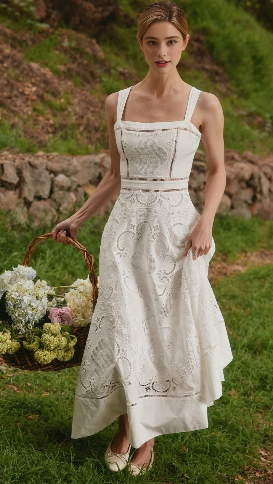 WEISSES MIDIKLEID AUS STRETCH-BAUMWOLLE MIT STICKEREI