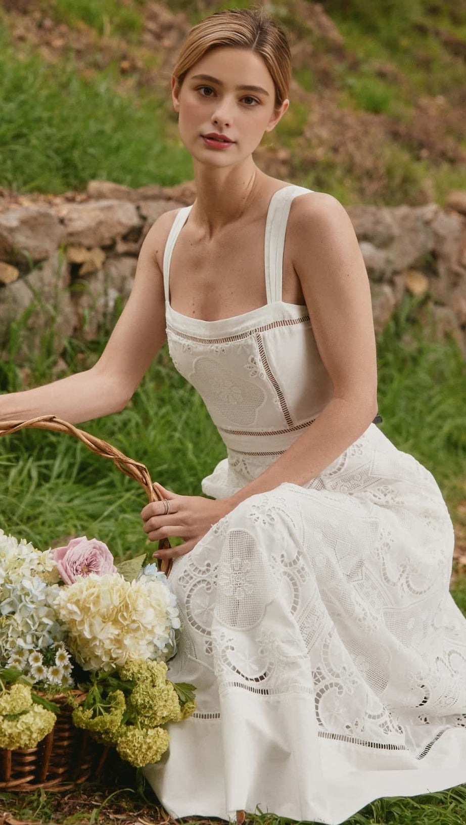 WEISSES MIDIKLEID AUS STRETCH-BAUMWOLLE MIT STICKEREI