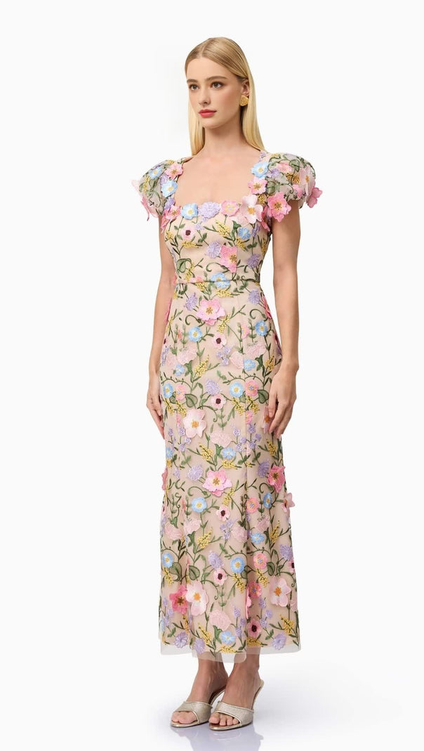 Nydia mehrfarbiges Maxikleid mit quadratischem Kragen und 3D-Blumenstickerei 