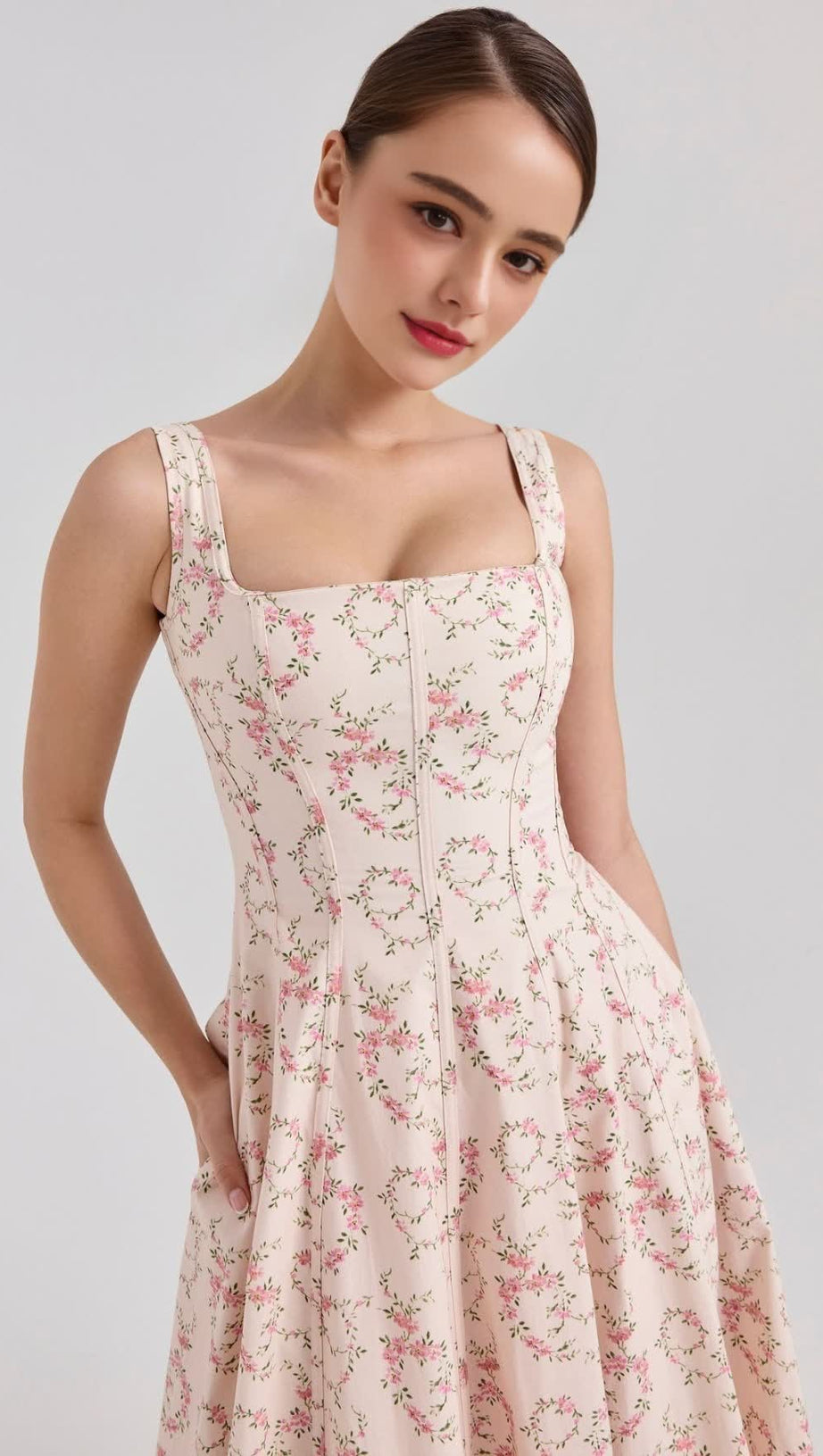 Gemma – Cremefarbenes Midikleid aus Stretch-Baumwolle mit Blumenmuster und Schnürung