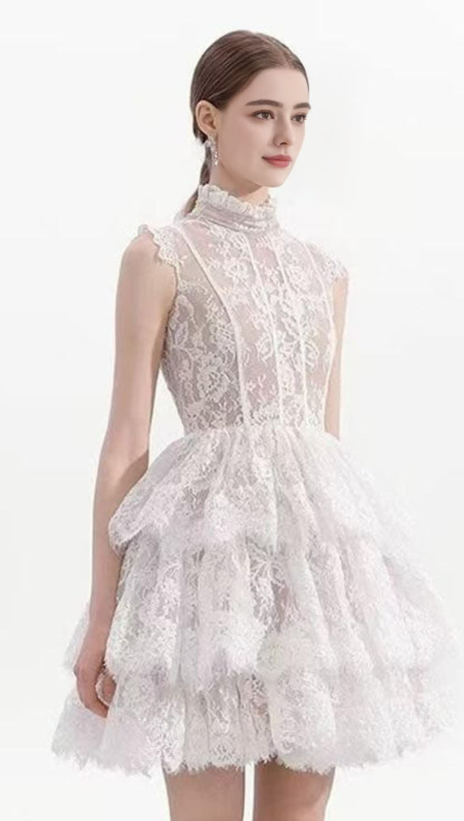 MINI ABITO IN PIZZO CON COLLO ALTO E SENZA MANICHE, BIANCO