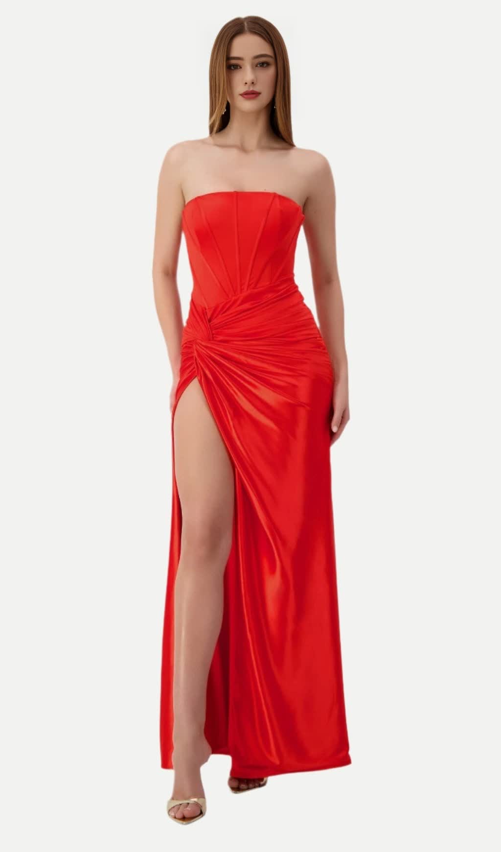 ABITO LUNGO ROSSO CON SPALLINE PLISSETTATE E SPACCO ALTO