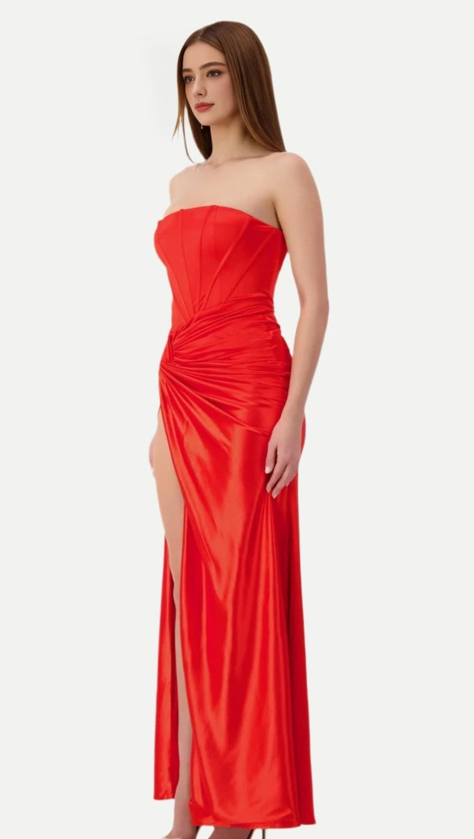 Plissiertes, trägerloses Maxikleid mit hohem Schlitz in Rot