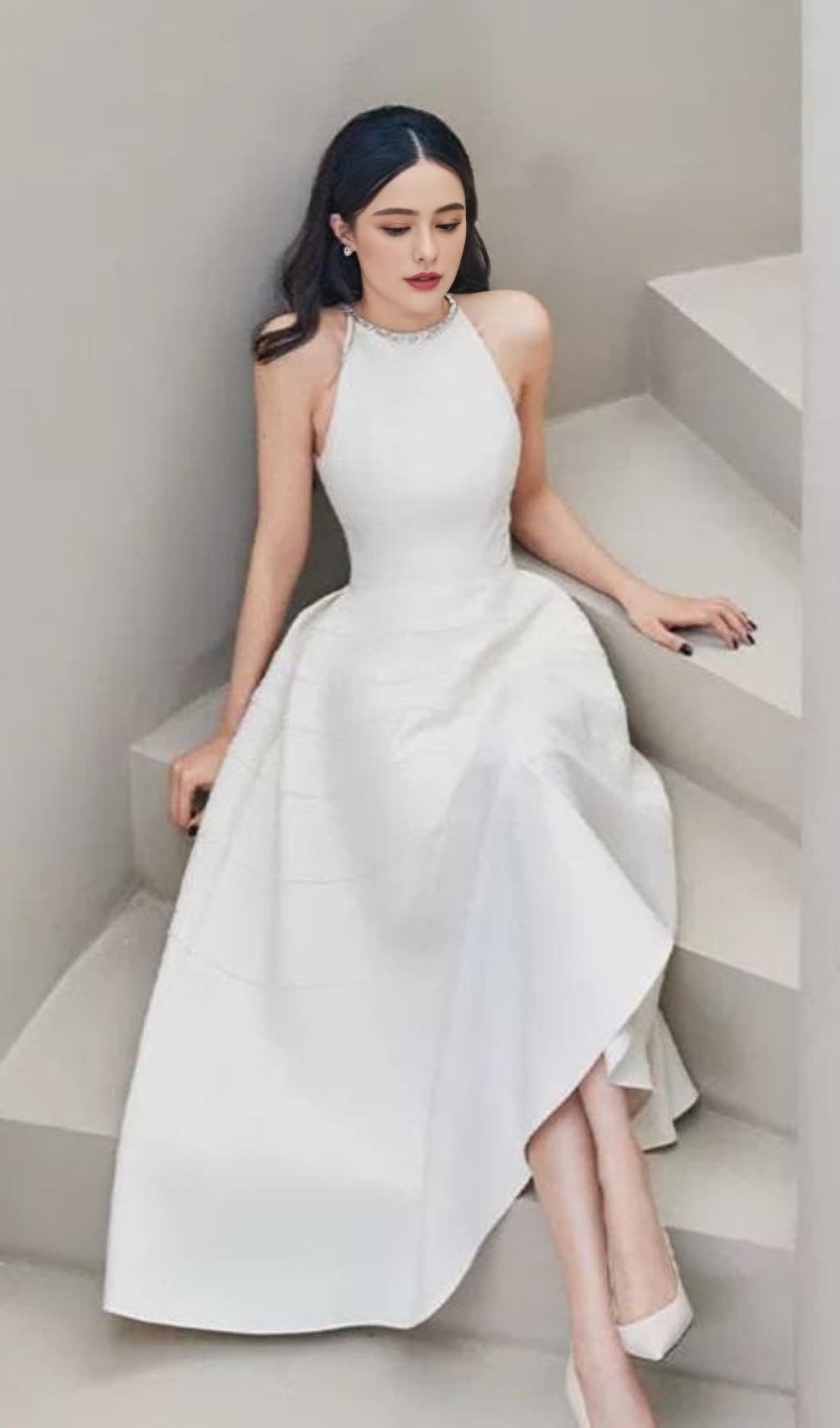 Ärmelloses Neckholder-Midikleid mit Rautenmuster in Weiß