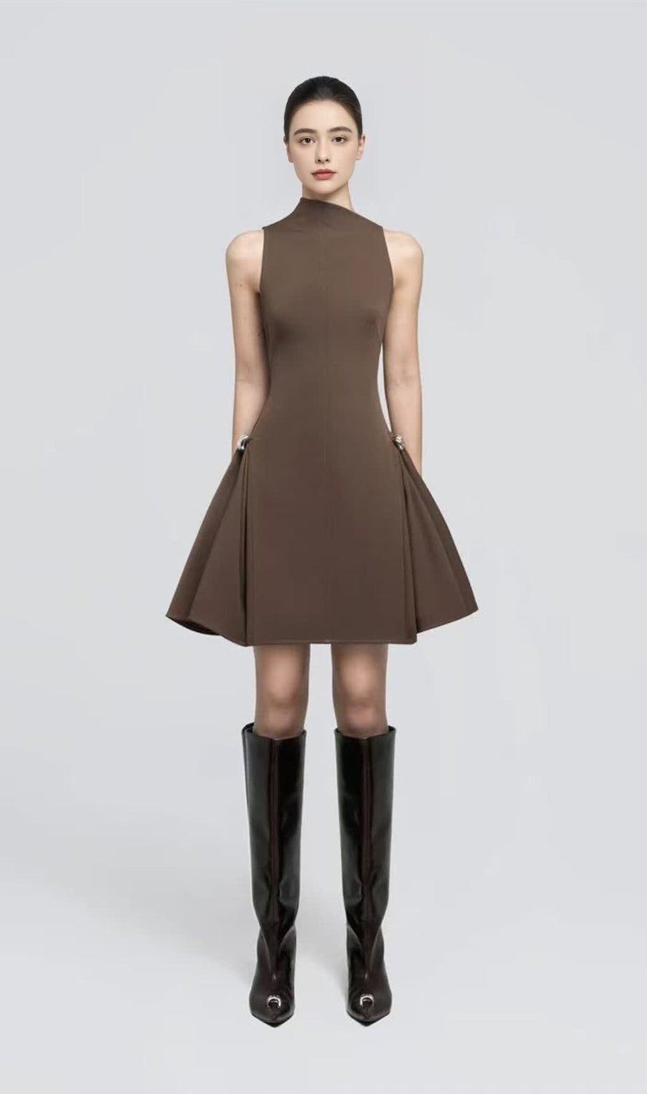 BRAUNES ÄRMELLOSES MINIKLEID 