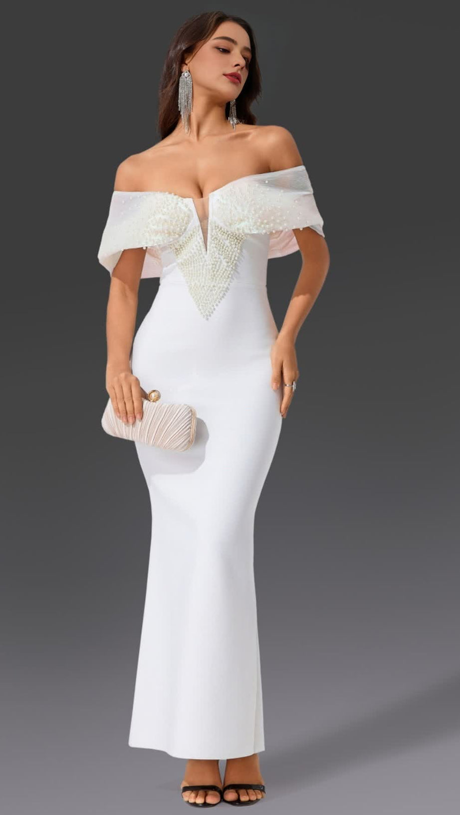 Schulterfreies, figurbetontes Maxikleid mit Perlenverzierung in Weiß