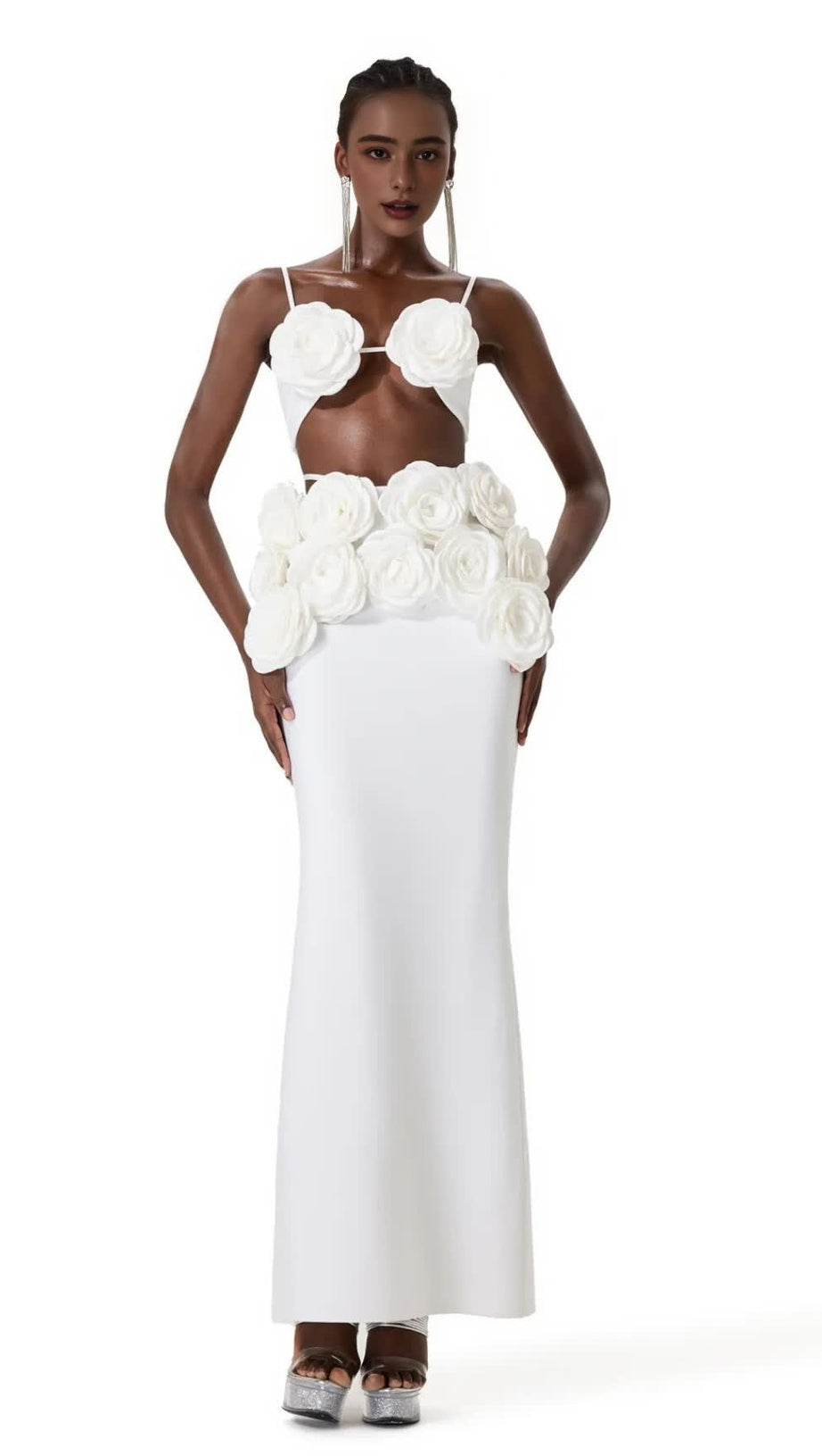 Completo composto da top a fiori bianchi e gonna lunga midi 