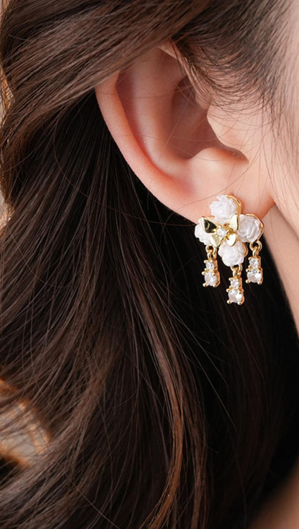 AIIZIE DYSIS FLOWER EARRINGS - product image