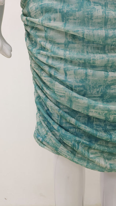 GRÜNES TRÄGERLOSES MIDIKLEID MIT RÜSCHEN 