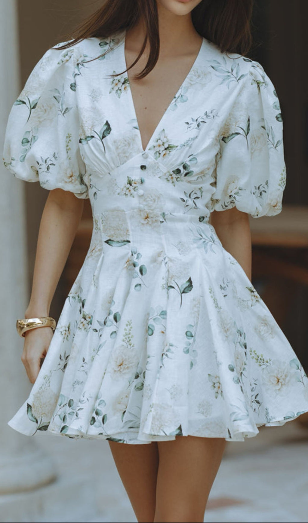 Venus – Minikleid mit V-Ausschnitt, Blumenmuster und Puffärmeln