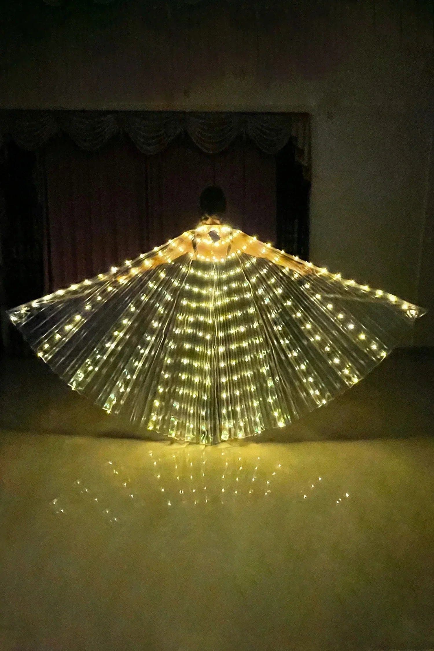 MANTELLO CON ALI DI FARFALLA A LED LIA