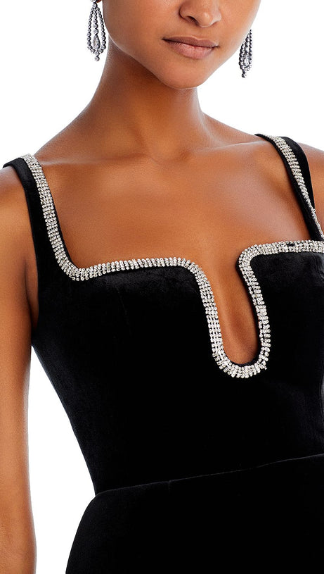 PAULA MINIKLEID MIT STRASSBESATZ UND SCHWARZEN TRÄGERN