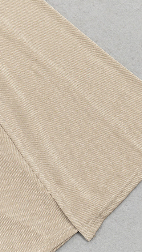 ABITO LUNGO DRAPPEGGIATO A MANICHE LUNGHE COLOR NUDO 