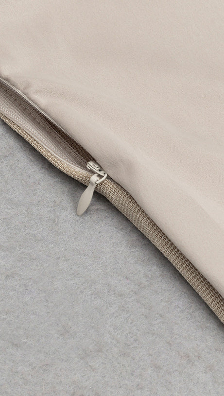 ABITO LUNGO DRAPPEGGIATO A MANICHE LUNGHE COLOR NUDO 