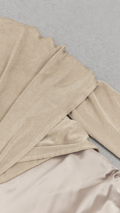 ABITO LUNGO DRAPPEGGIATO A MANICHE LUNGHE COLOR NUDO 