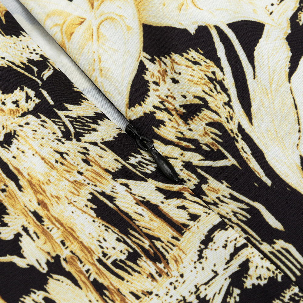 Kleid mit tropischem Print und asymmetrischem Saum 