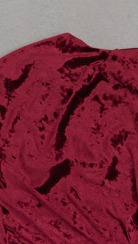 ABITO LUNGO IN VELLUTO CON MANICHE LUNGHE E VITA CAVA 