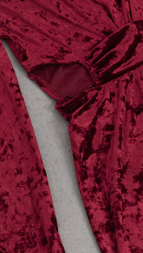 ABITO LUNGO IN VELLUTO CON MANICHE LUNGHE E VITA CAVA 