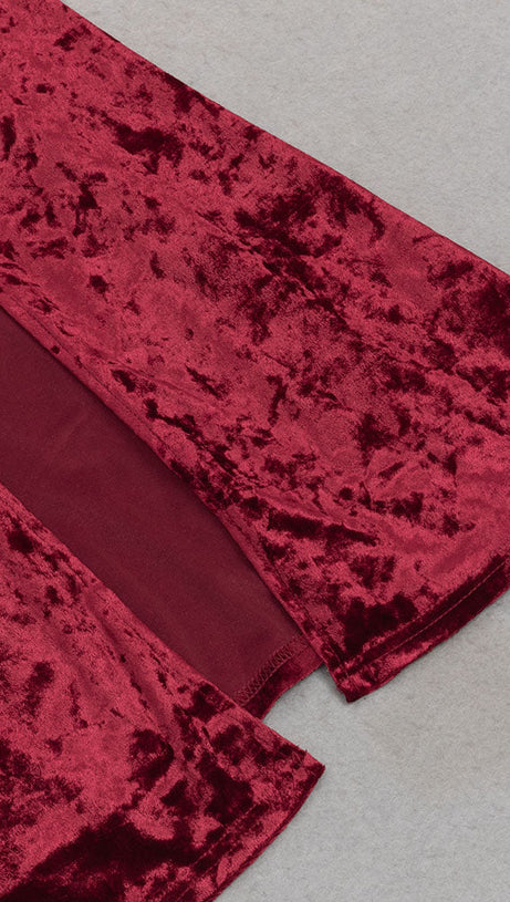 ABITO LUNGO IN VELLUTO CON MANICHE LUNGHE E VITA CAVA 