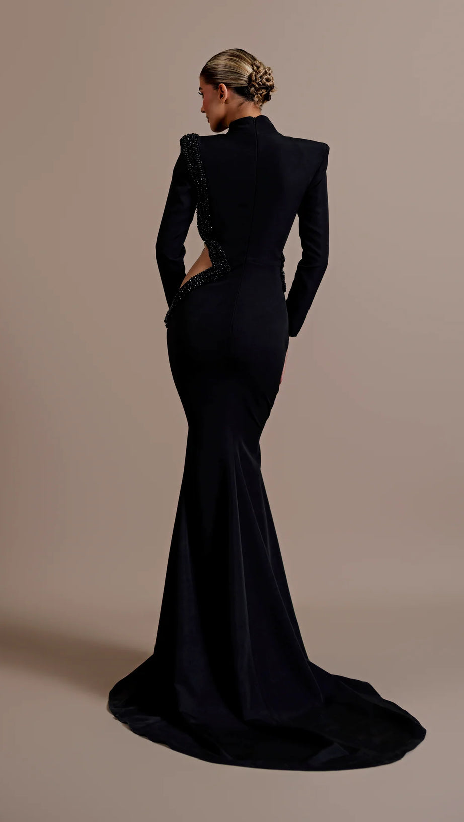 Angela – Figurbetontes Maxikleid im Bandage-Stil mit Diamant-Ausschnitt in Schwarz