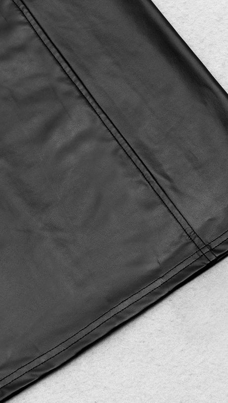 BLACK OFF-SHOULDER LONG-SLEEVED LEATHER DRESS WITH SLIT