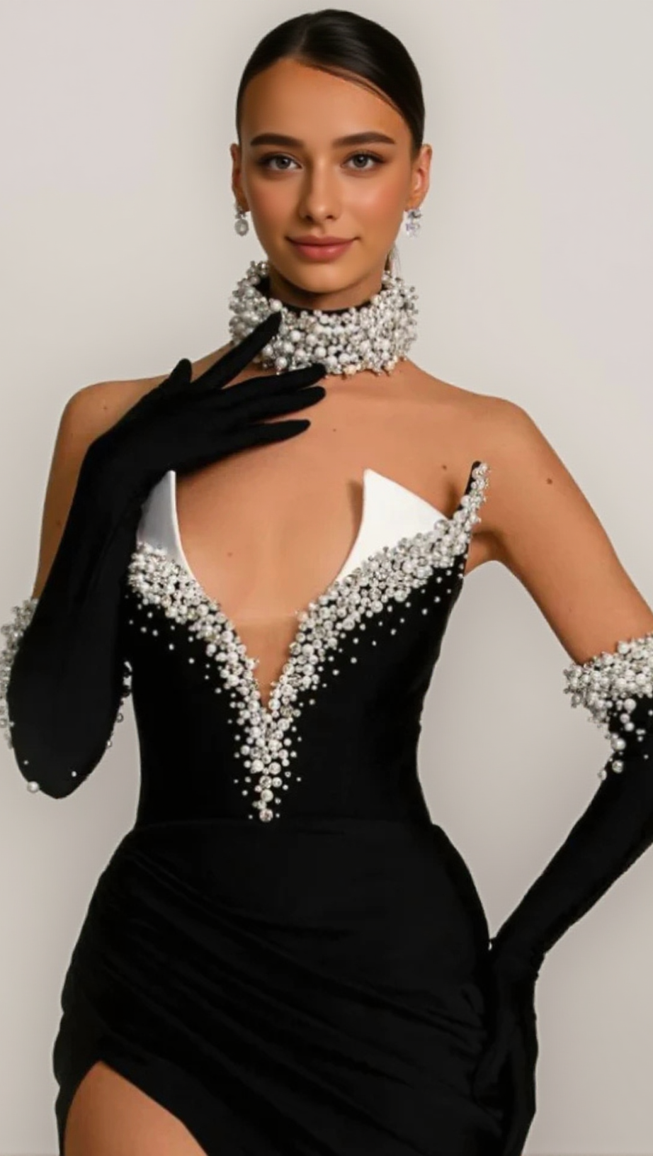 mit weißen Perlen besticktes Maxikleid in Schwarz