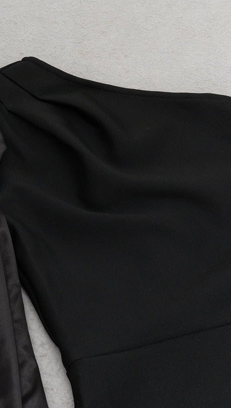 ONE-SHOULDER SATIN BODYCON MIDI DRESS IN BLACK