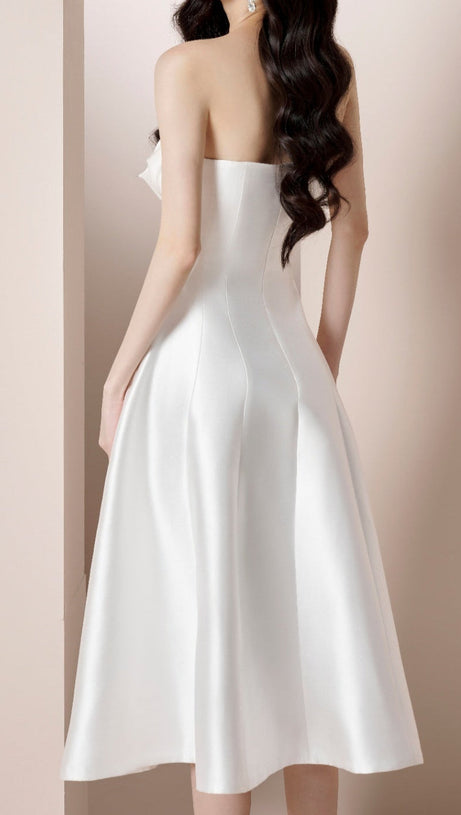 ABITO MIDI SENZA SPALLINE IN RASO CON FIORI 3D MIGNON BIANCO