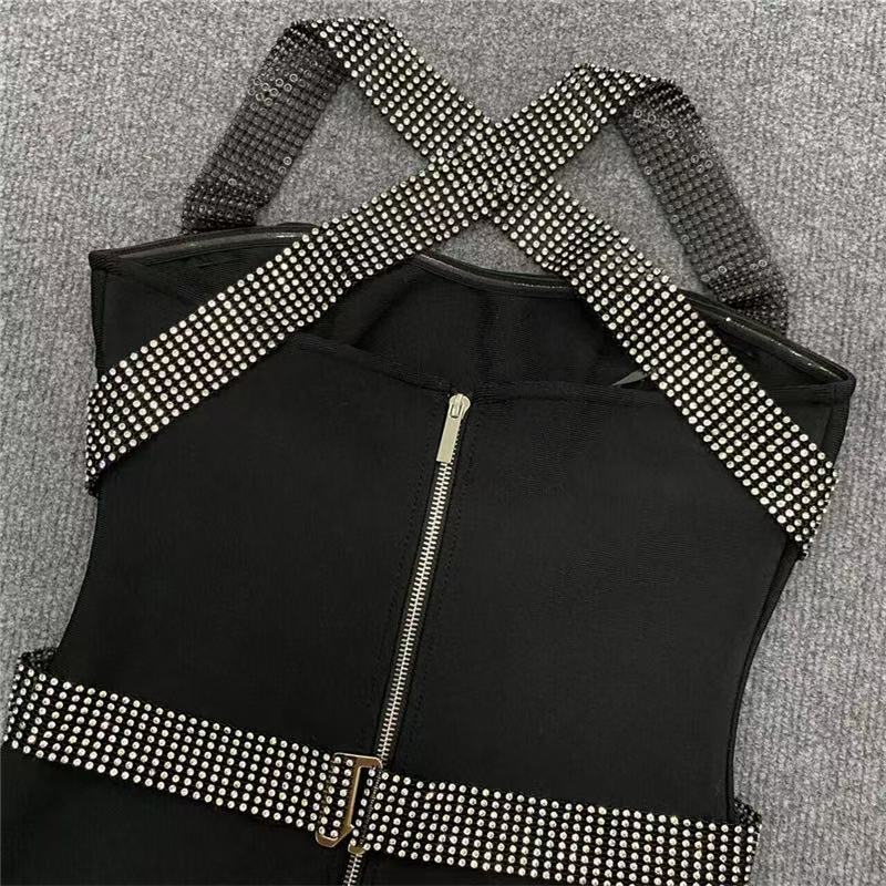 ABITO MIDI CON STRASS E SCOLLO A V