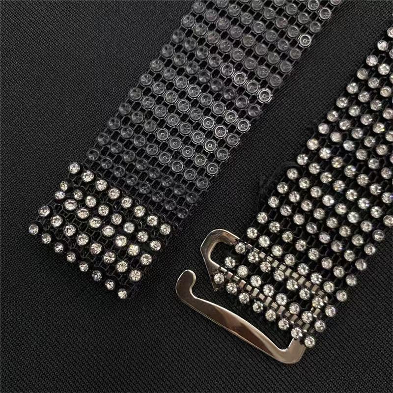 ABITO MIDI CON STRASS E SCOLLO A V