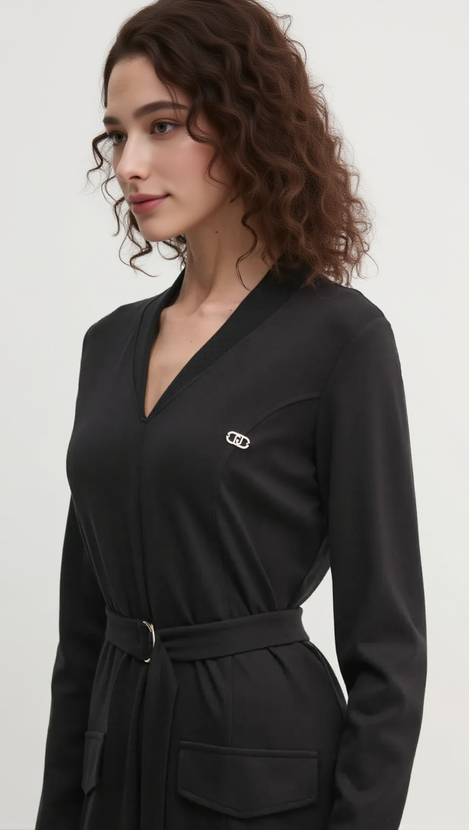 Geripptes Minikleid mit V-Ausschnitt in Schwarz