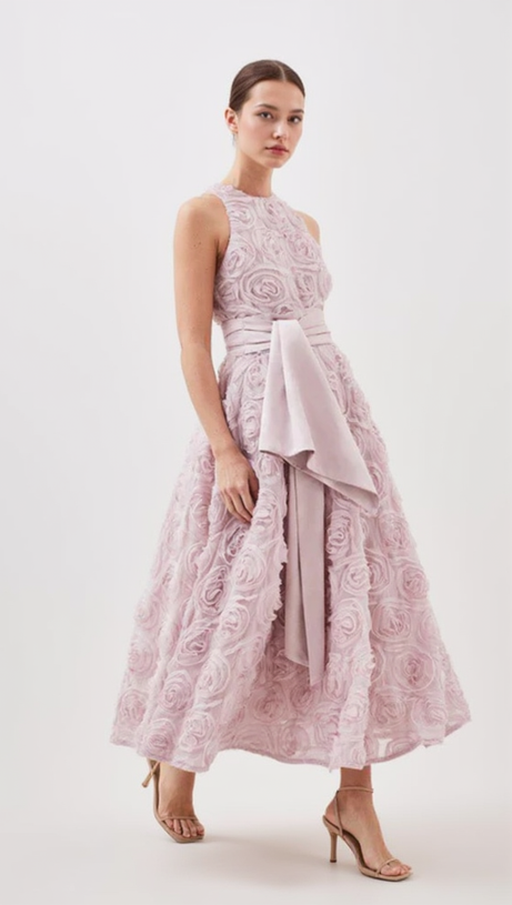 MIDIKLEID AUS ROSETTEN-TÜLL UND SATIN MIT GEWEBTEM GÜRTEL IN PINK