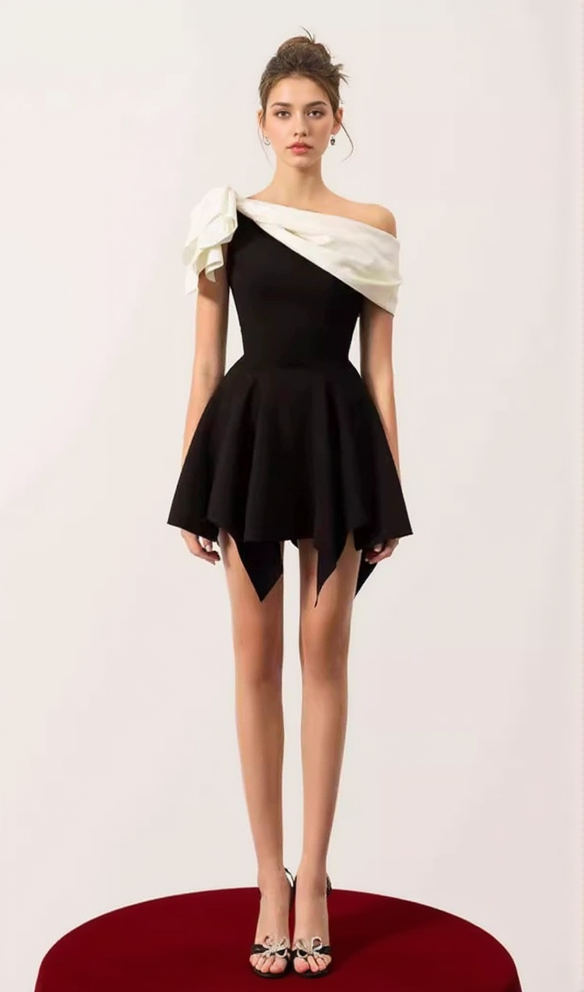 BOW ONE-SHOULDER MINI DRESS IN BLACK